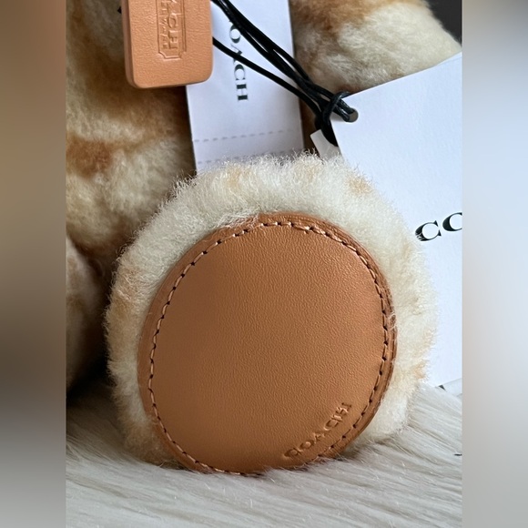 C7058- Coach Bear Collectible in Signature Shearling - Picture 5 of 9